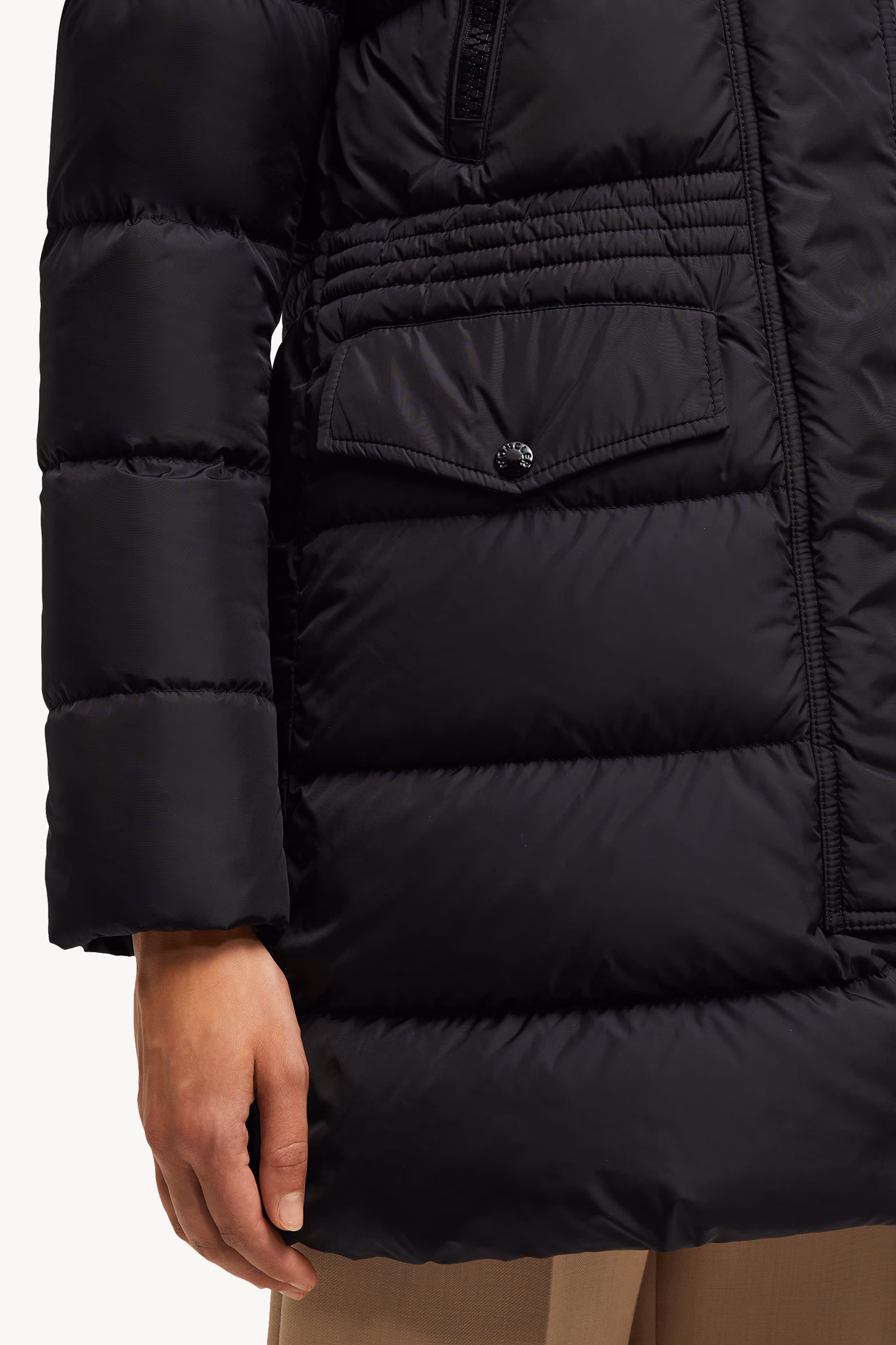 Doudoune longue à capuche bordée de shearling Aphroti Femmes Noir & Beige Moncler 6